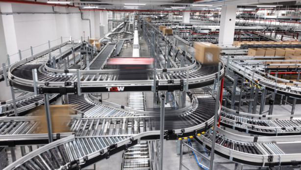 [Translate to North America:] maintenance and logistics services